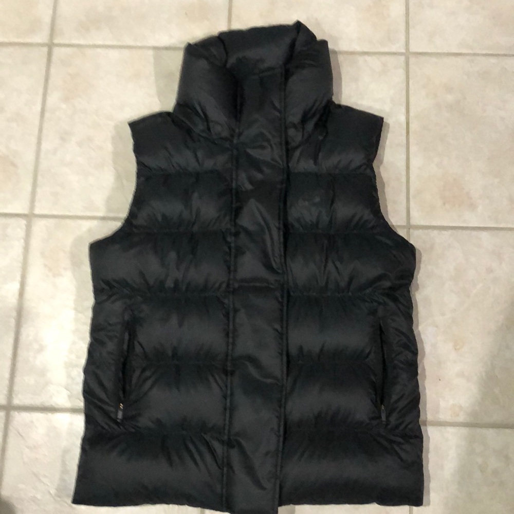 Nike puffy vest with detachable hood